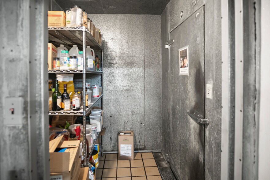 More Photos Of 5600 Lapeer Rd, Kimball Restaurant For Sale