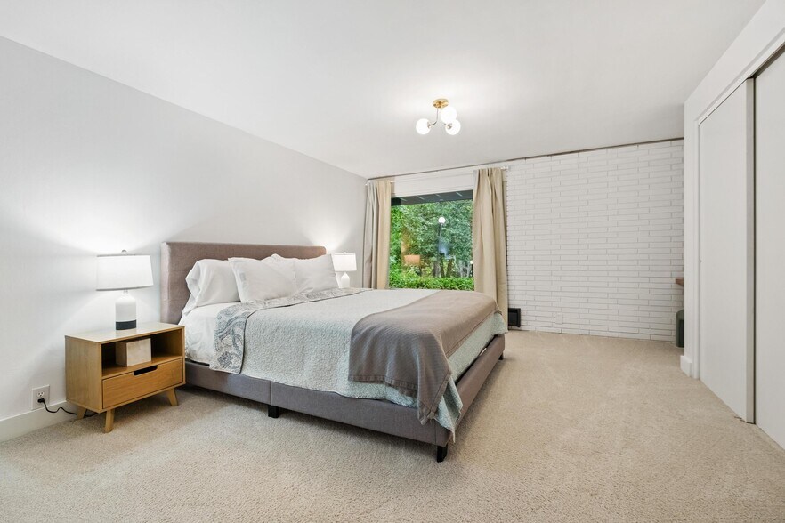 More Photos Of 176 Kingsview Dr, Weirton Showroom For Sale