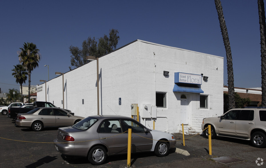 Primary Photo Of 237 W Grand Ave, Escondido Storefront Retail Office For Lease