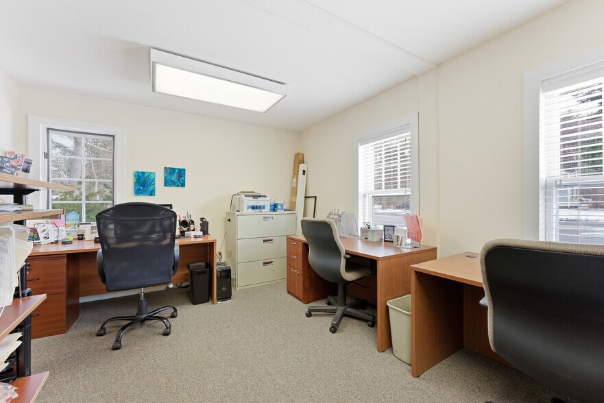 More Photos Of 190 University Dr, Amherst Office For Sale