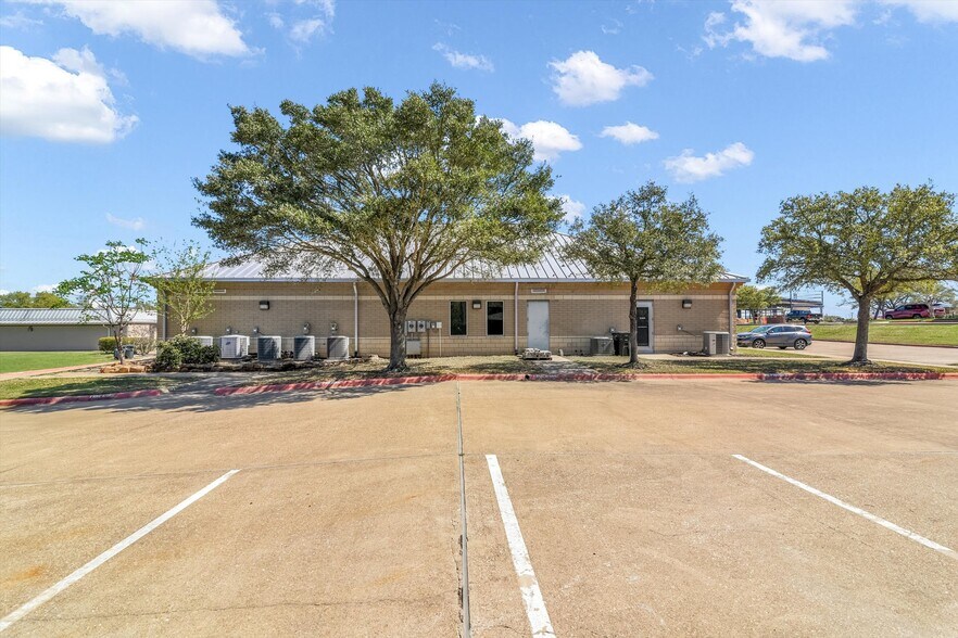 More Photos Of 3308 Longmire Dr, College Station Office For Lease