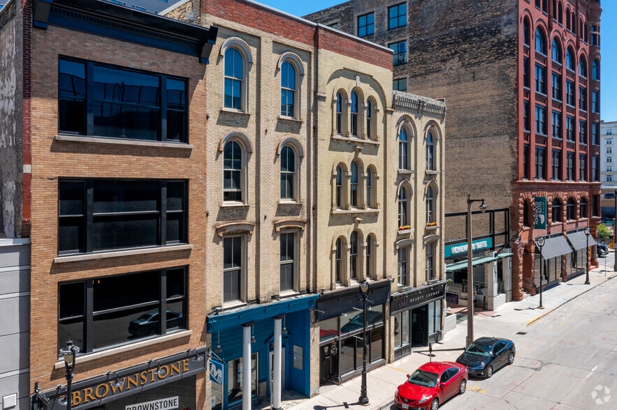 More Photos Of 518-522 N Water St, Milwaukee Storefront Retail Office For Sale