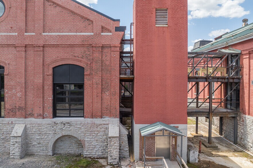 More Photos Of 1401 Severn St, Baltimore Light Manufacturing For Lease