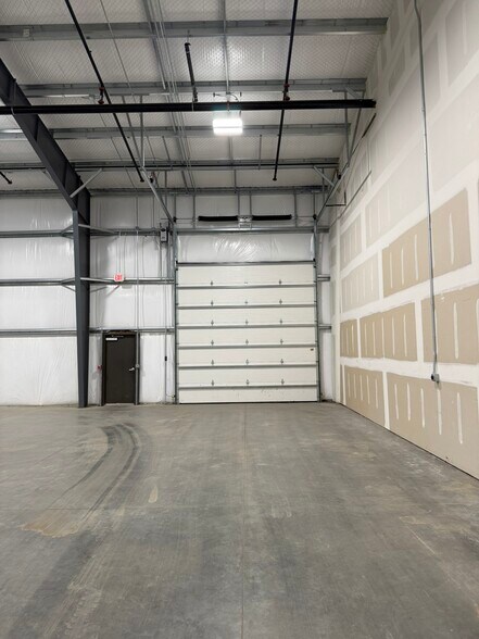 More Photos Of 6717 NE 15th St, Des Moines Warehouse For Lease