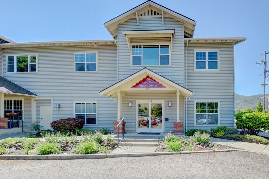 Primary Photo Of 905 Skylark Pl, Ashland Medical For Sale
