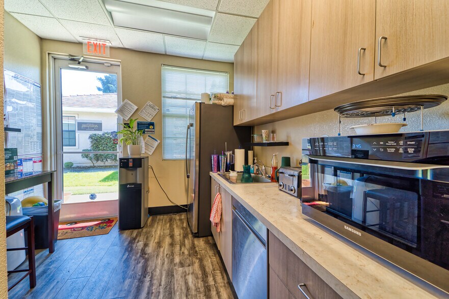 More Photos Of 471 Century Park Dr, Yuba City Office For Sale