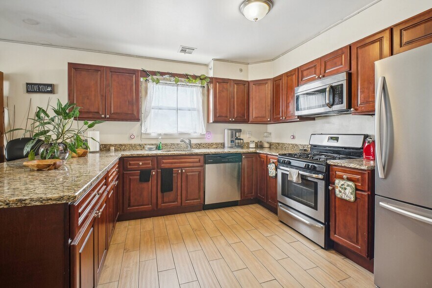 More Photos Of 219 Summer Ave, Newark Apartments For Sale