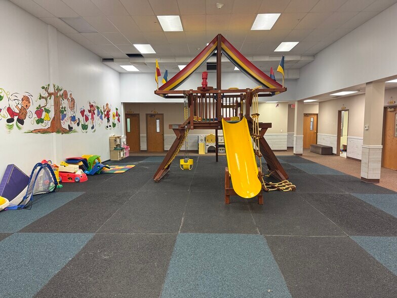 More Photos Of 5225 N 158th Ave, Omaha Daycare Center For Lease