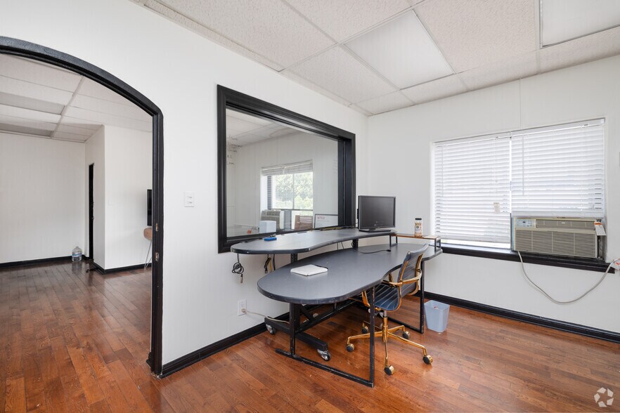 More Photos Of 8228 W Sunset Blvd, Los Angeles Office For Lease