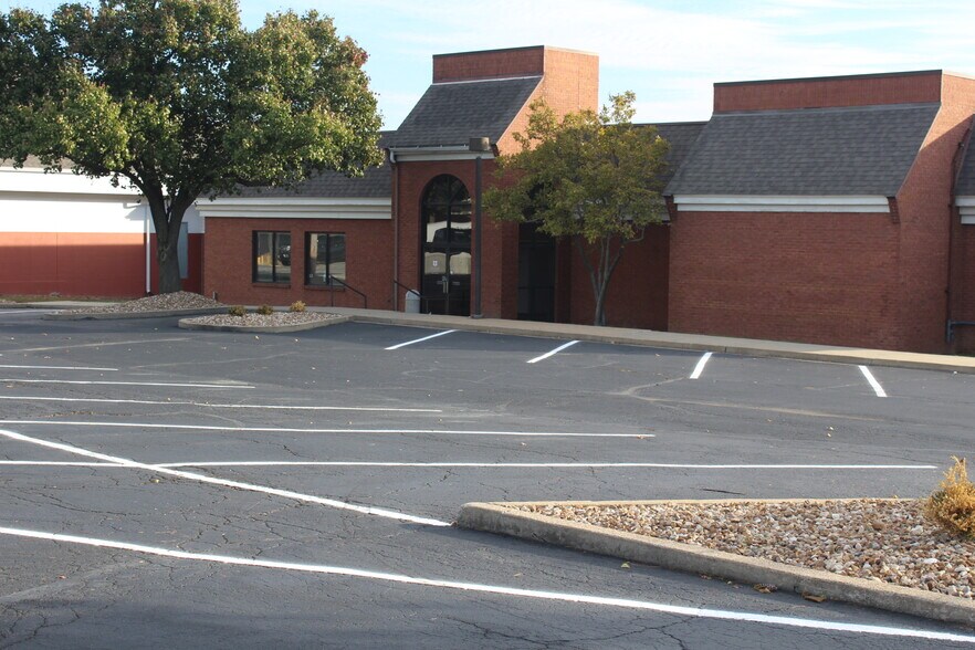 More Photos Of 311 S Main St, O'Fallon Office For Lease