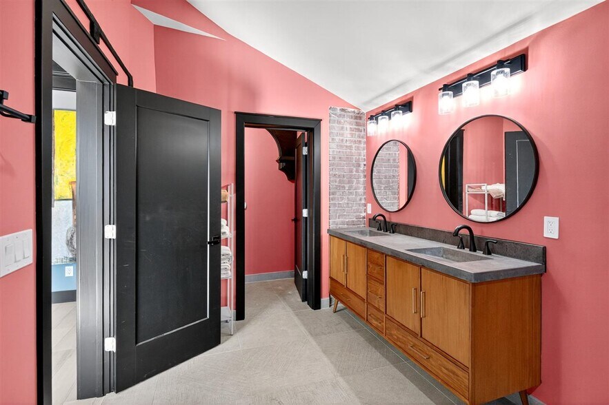 More Photos Of 1034 S Kingshighway Blvd, Saint Louis Office For Sale