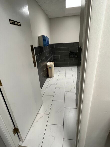 More Photos Of 247 28th St, Newport News Office For Sale