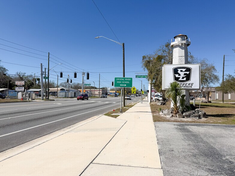 More Photos Of 823 NE 5th St, Crystal River Office For Sale