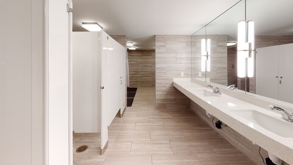 More Photos Of 805 SW Broadway, Portland Office For Lease