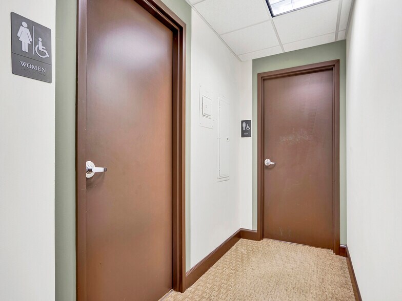 More Photos Of 4070-4090 Laguna St, Coral Gables Medical For Lease