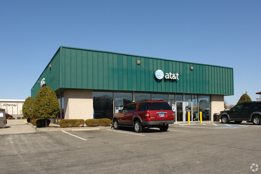 More Photos Of 709 E Lewis And Clark Pky, Clarksville Freestanding For Sale