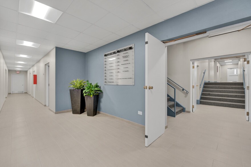 More Photos Of 999 N Main St, Glen Ellyn Office For Lease