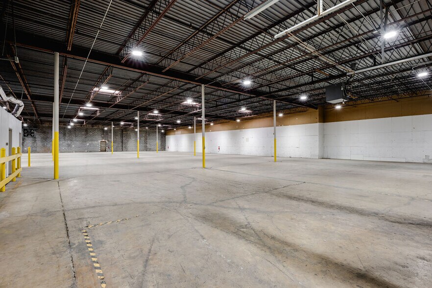 More Photos Of 11233-11251 Leo Ln, Dallas Warehouse For Lease