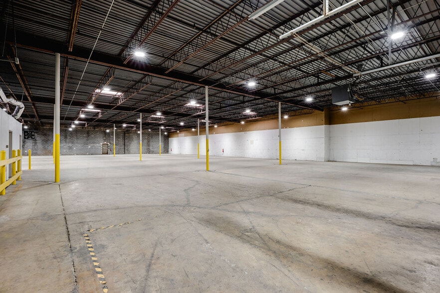 More Photos Of 11233-11251 Leo Ln, Dallas Warehouse For Lease
