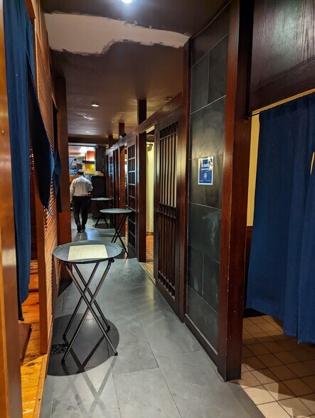 More Photos Of 213 E 45th St, New York Storefront Retail Residential For Lease