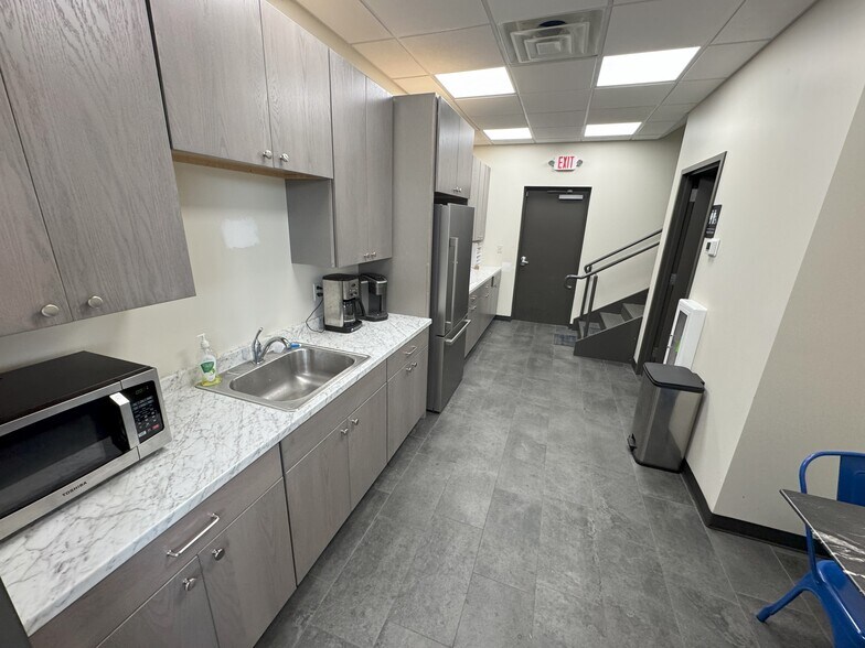 More Photos Of 2800 W Albany St, Broken Arrow Warehouse For Sale