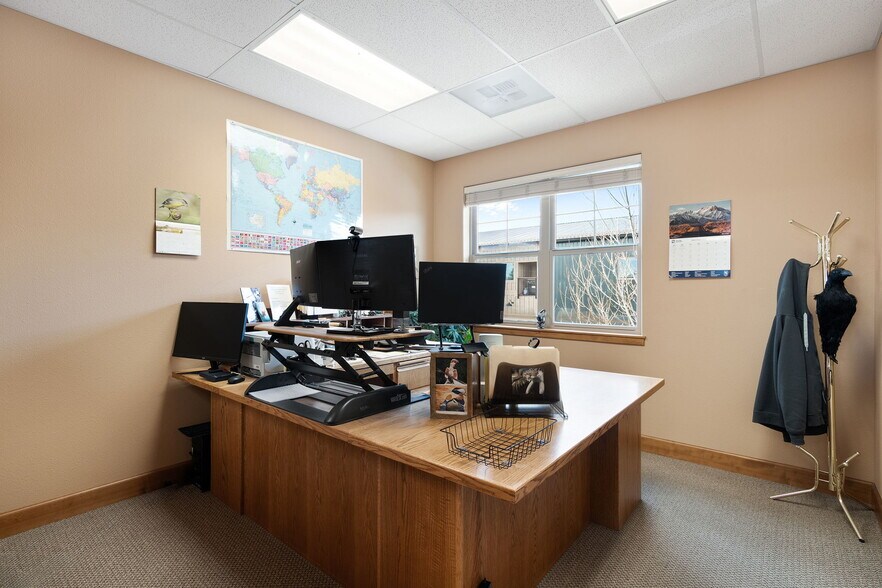 More Photos Of 270 E Sun Ranch Dr, Sisters Industrial For Sale