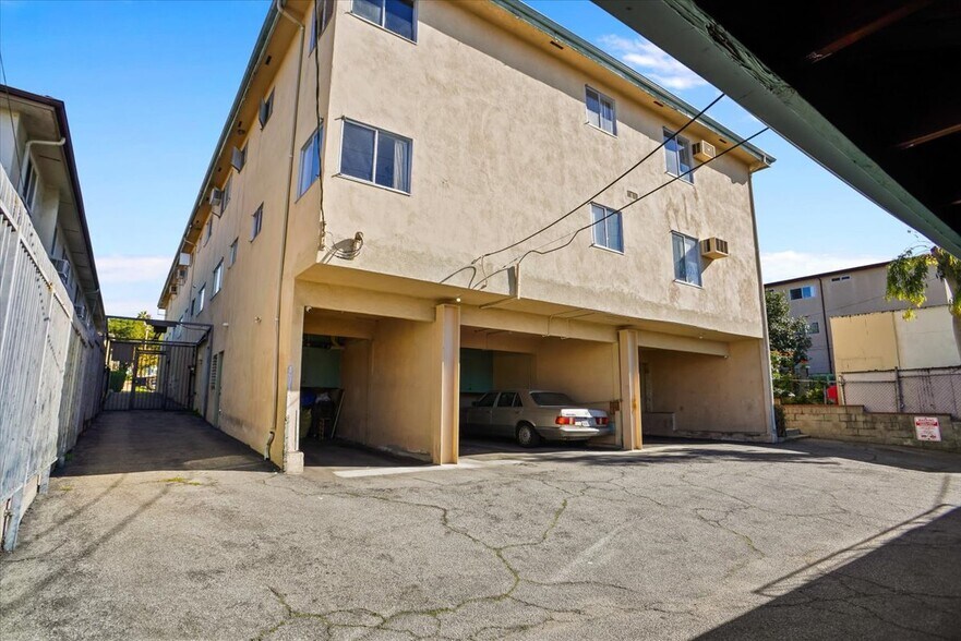 More Photos Of 543 N Ardmore Ave, Los Angeles Multifamily For Sale