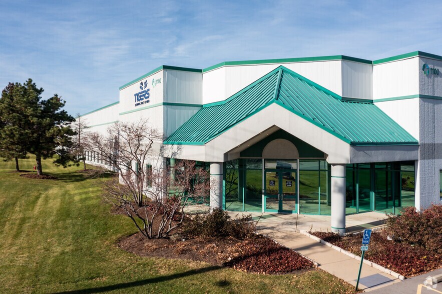 More Photos Of 1301-1401 Mark St, Elk Grove Village Unknown For Lease