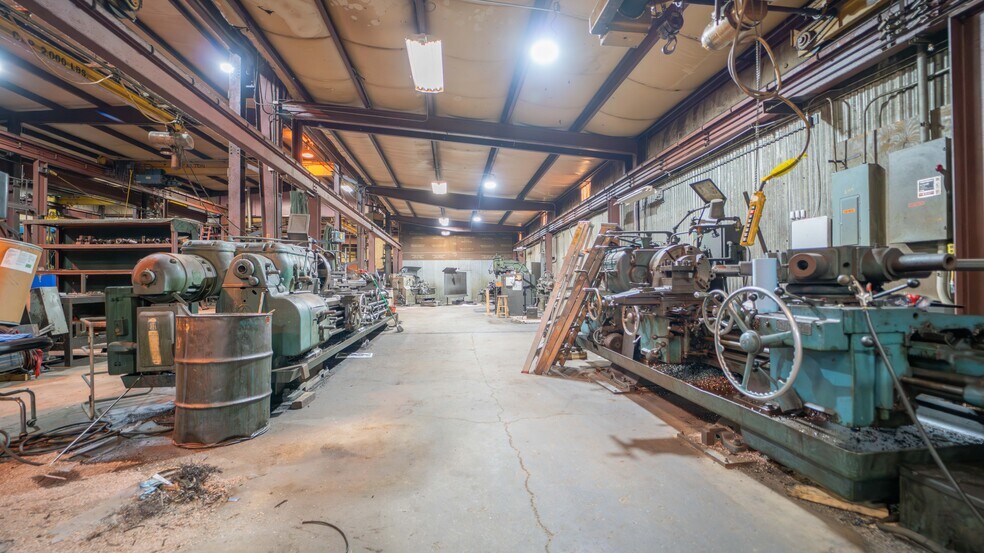 More Photos Of 1019 E Summit St, Crown Point Warehouse For Sale