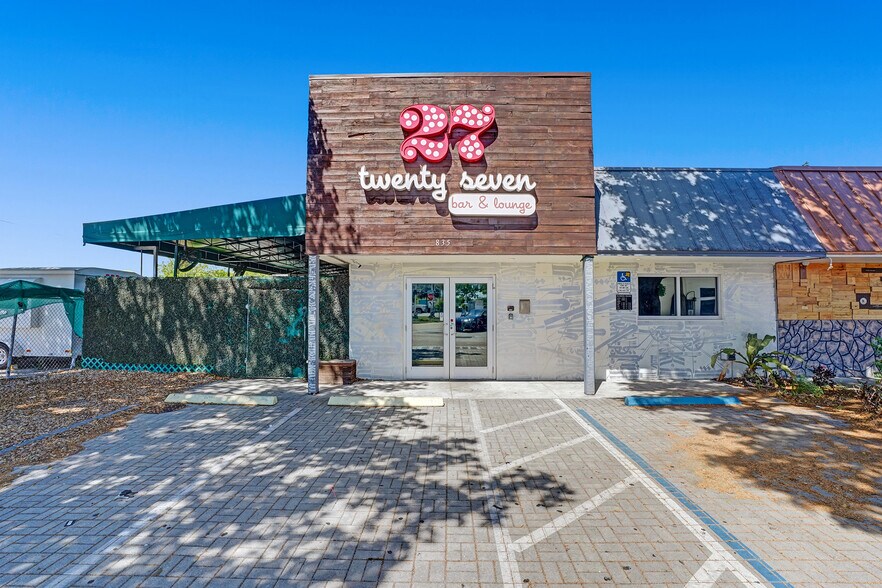 More Photos Of 835-841 NE 3rd Ave, Fort Lauderdale Bar For Sale