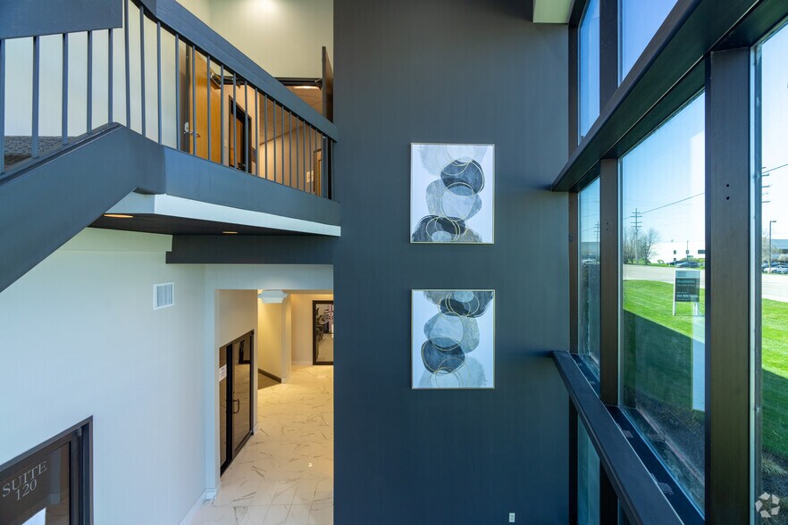 More Photos Of 17998 Chesterfield Airport Rd, Chesterfield Office For Lease