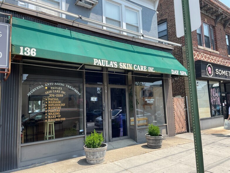 Primary Photo Of 136-140 Cedarhurst Ave, Cedarhurst Storefront Retail Residential For Lease