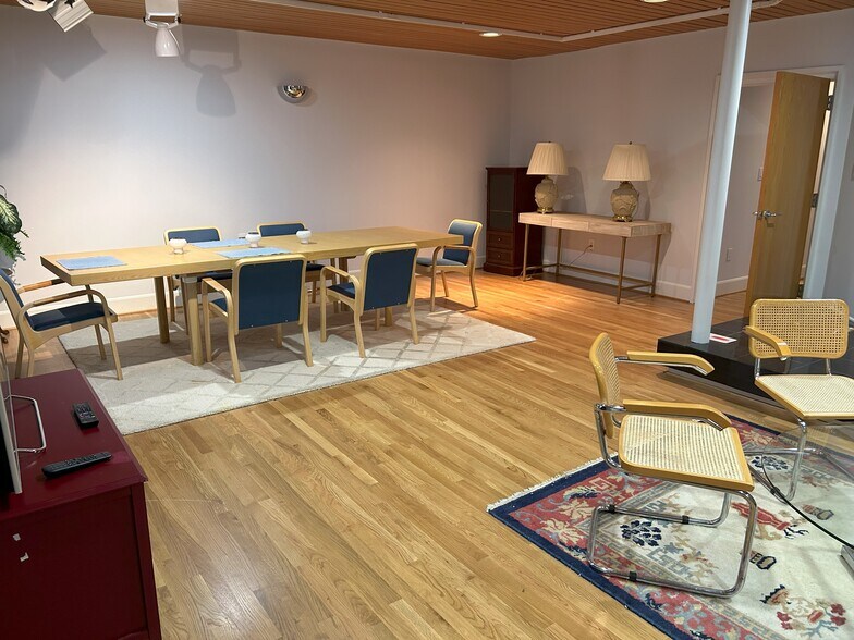 More Photos Of 2310 Peachford Rd, Atlanta Office For Sale