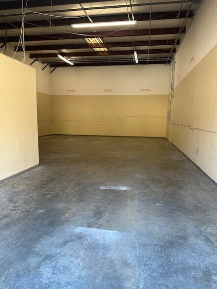 More Photos Of 4000 Fambrough Dr, Powder Springs Warehouse For Lease