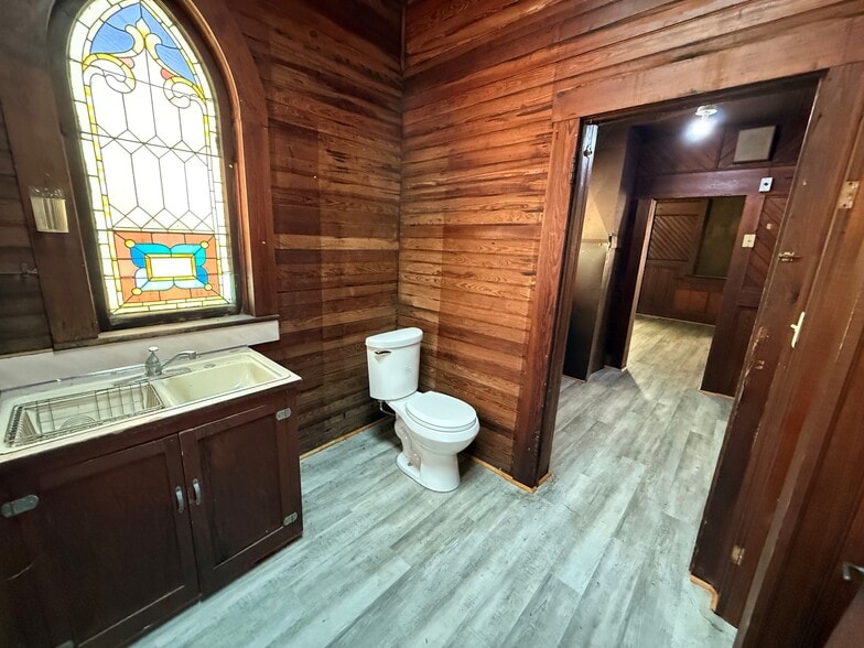 More Photos Of 18-20 E Pleasant St, Avon Park Religious Facility For Sale
