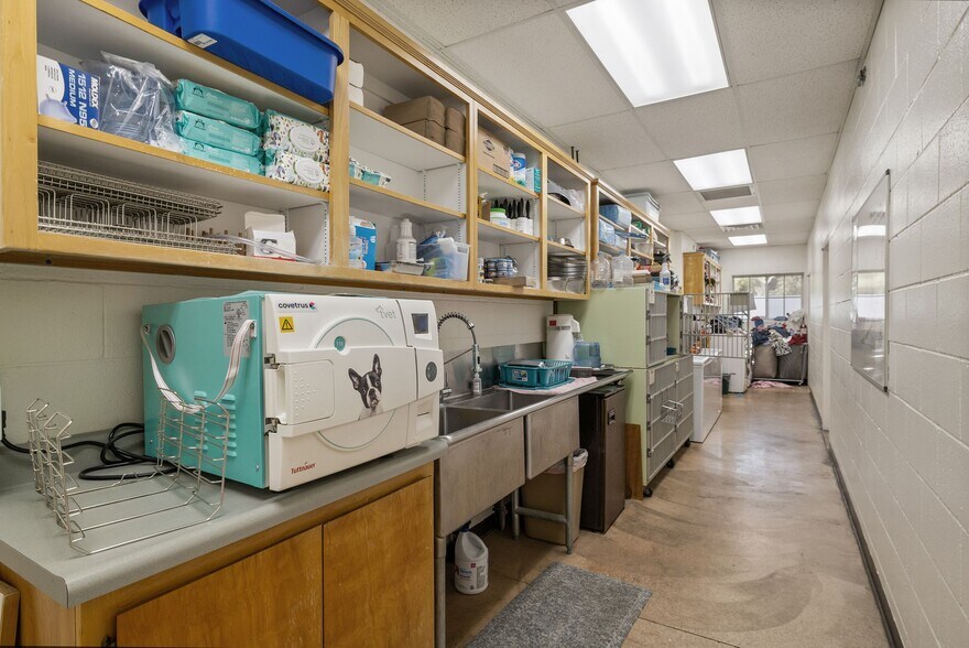 More Photos Of 1825 Buenaventura Blvd, Redding Hospital For Sale