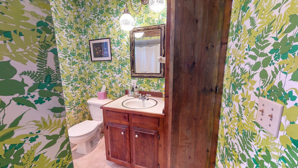 More Photos Of 8 W High St, East Hampton Office For Sale