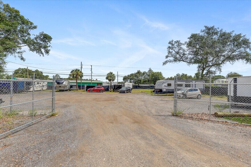 More Photos Of 11309 E US Highway 92, Seffner Warehouse For Sale