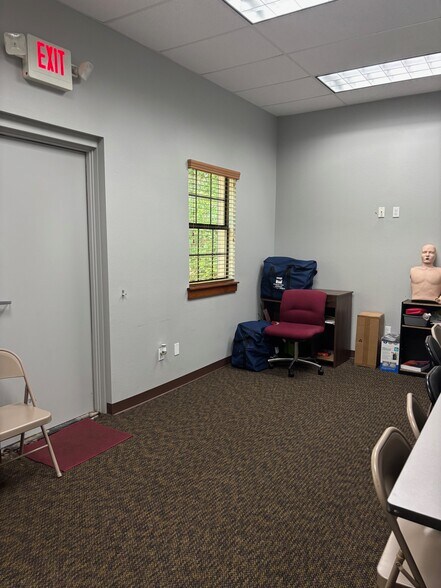 More Photos Of 1414 N Ronald Reagan Blvd, Longwood Medical For Lease