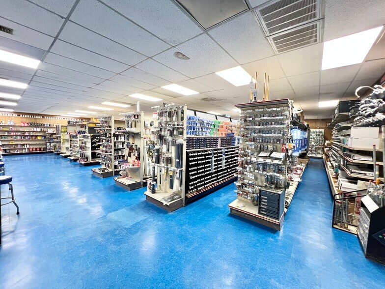 More Photos Of 11660 Highway 96, Millport Auto Repair For Lease