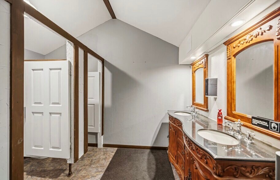 More Photos Of 810 Center St, Lewiston Restaurant For Sale