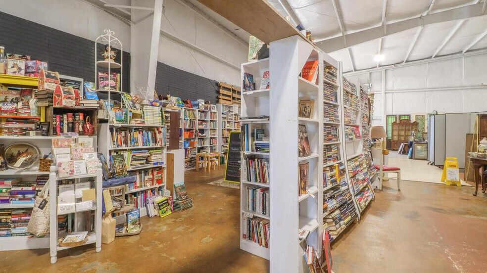 More Photos Of 4030 Suzanne Dr, Diberville Showroom For Sale