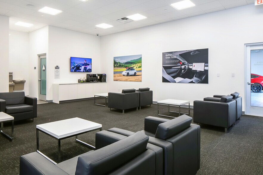 More Photos Of 24050 Creekside Rd, Valencia General Retail For Sale