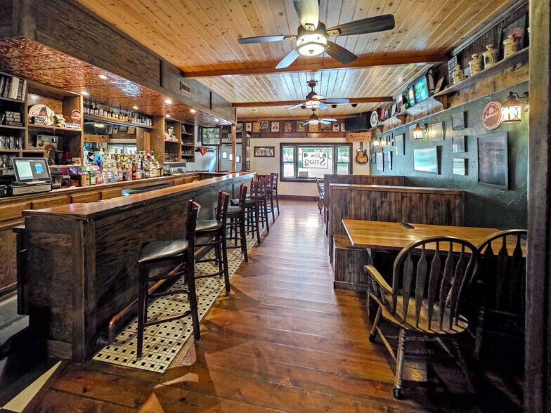 More Photos Of 308 W Bayfield St, Washburn Bar For Sale
