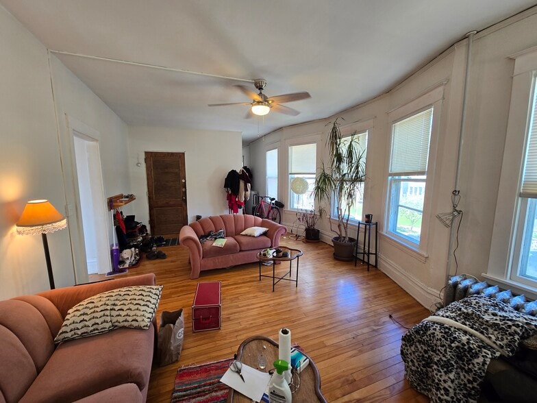 More Photos Of 2205 Pleasant Ave S, Minneapolis Apartments For Sale