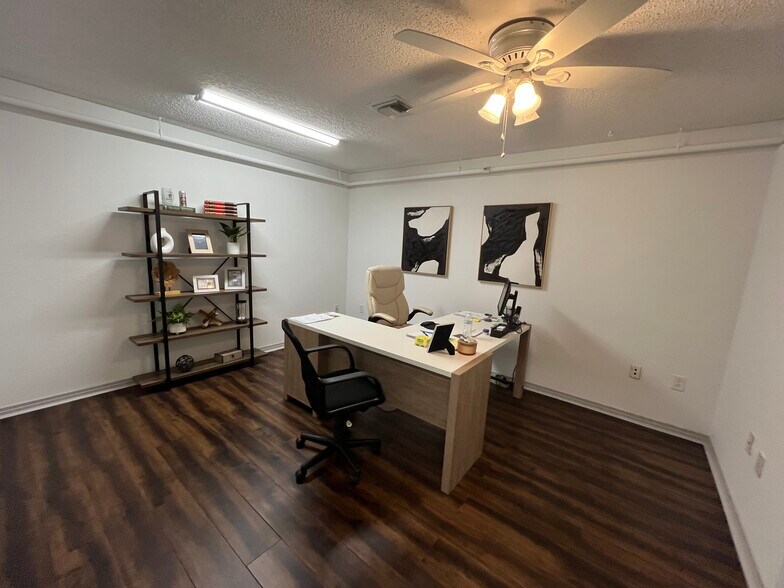 More Photos Of 12155 Metro Pky, Fort Myers Showroom For Sale