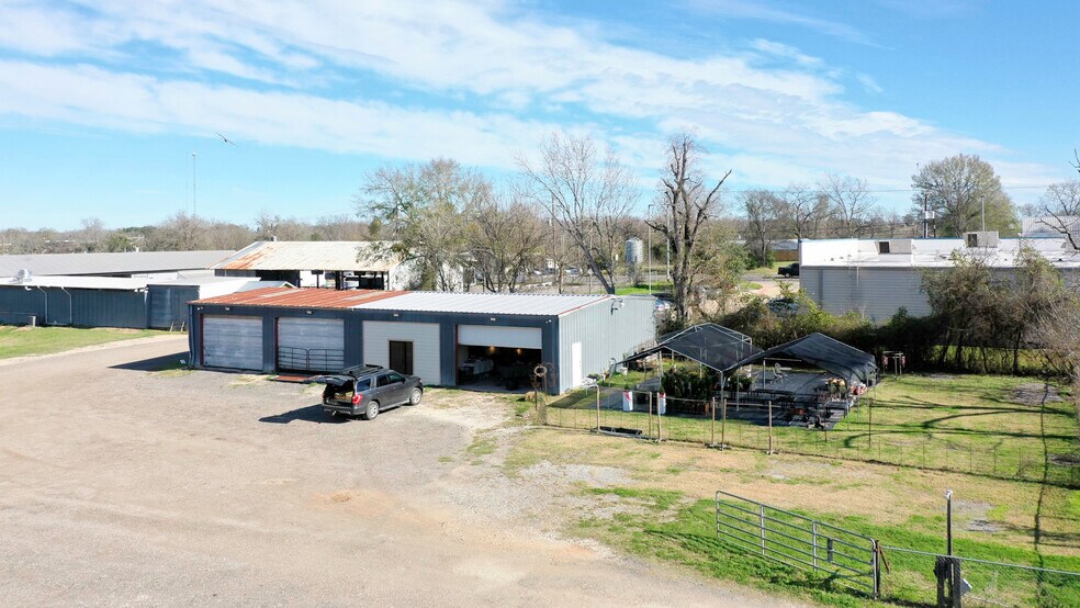 More Photos Of 710 S May St, Madisonville General Retail For Sale
