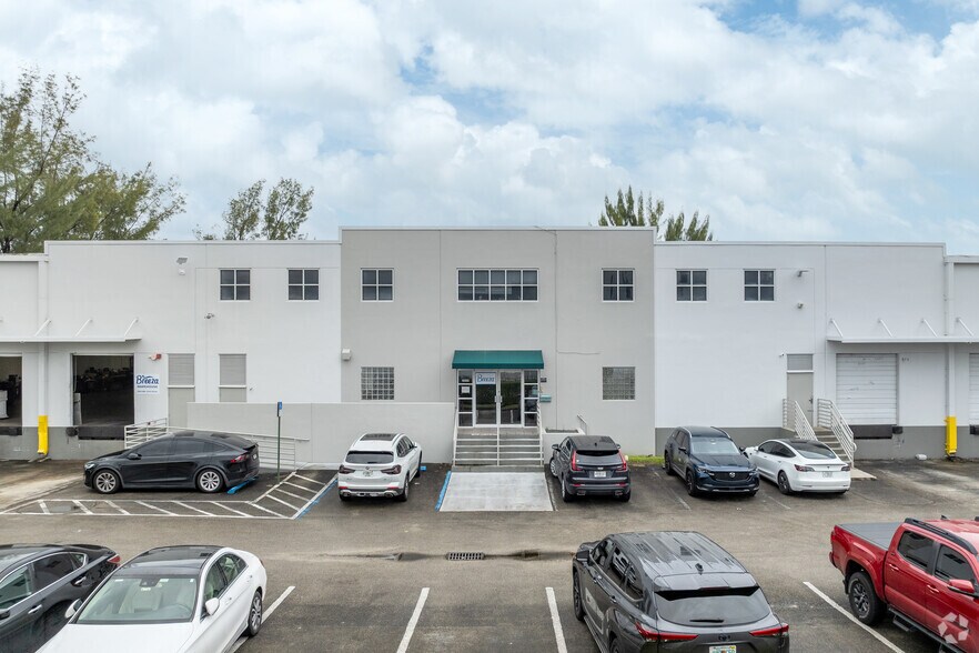 More Photos Of 2800 NW 125th St, Miami Warehouse For Lease