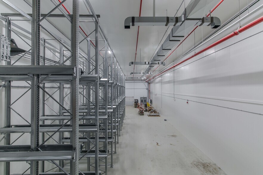 More Photos Of 516 John St N, Aylmer Manufacturing For Lease