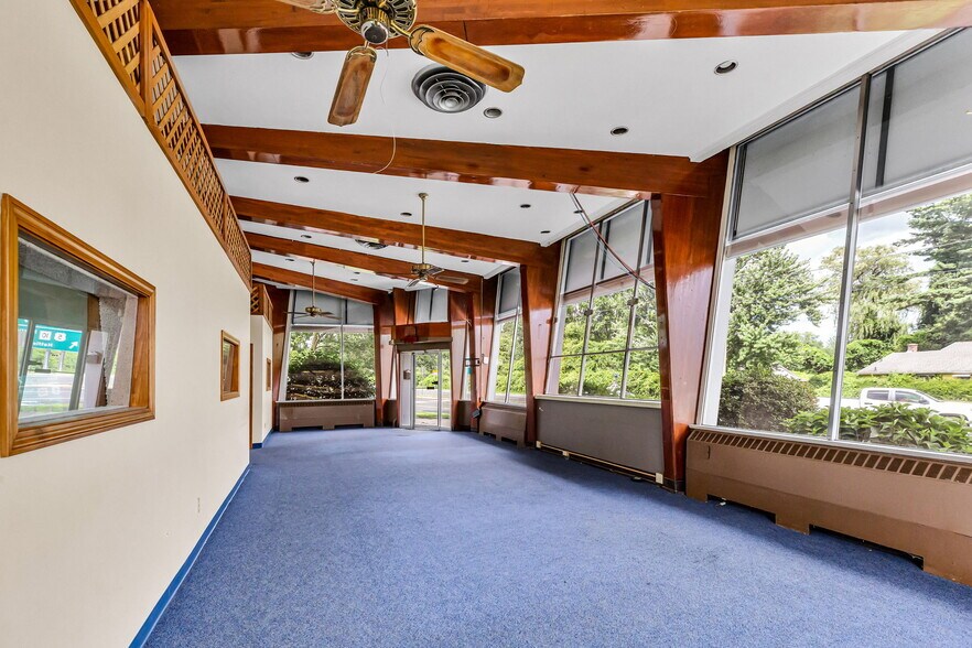 More Photos Of 8 N King St, Northampton Office For Lease
